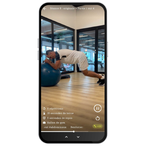 Gainage avec ballon dans le programme foot de Doado